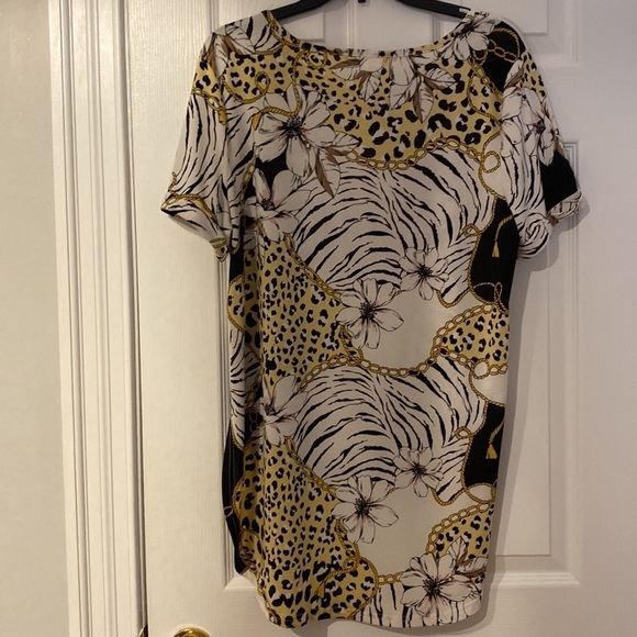 Roommates Dress - Picture 4 of 4